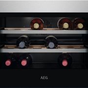 Встраиваемый винный шкаф AEG / KWK884520M
